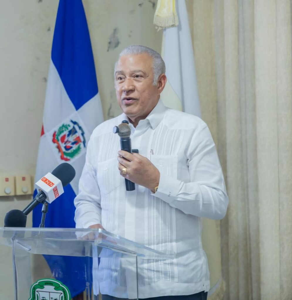 Presidente Abinader ordena ampliación a 4 carriles de autopista Ramón Cáceres