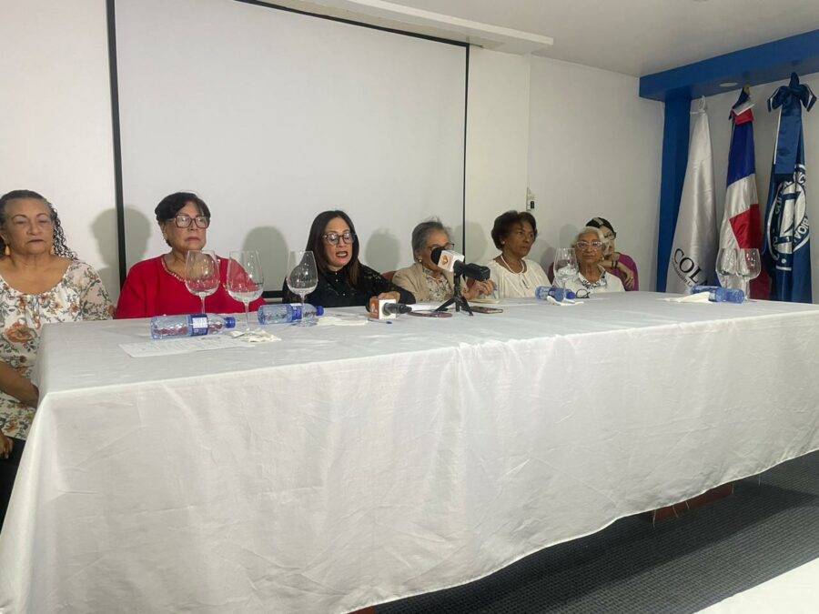 Bioanalistas pensionados denuncian exclusión y anuncian marcha hacia el Palacio Nacional.