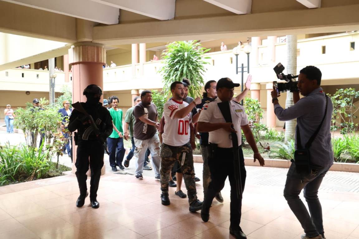 Juez aplaza conocimiento de coerción contra motoristas implicados en muerte de Deivy Carlos Abreu