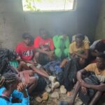 Ejército desmantela centro de acopio de indocumentados en Dajabón; detienen 49 haitianos