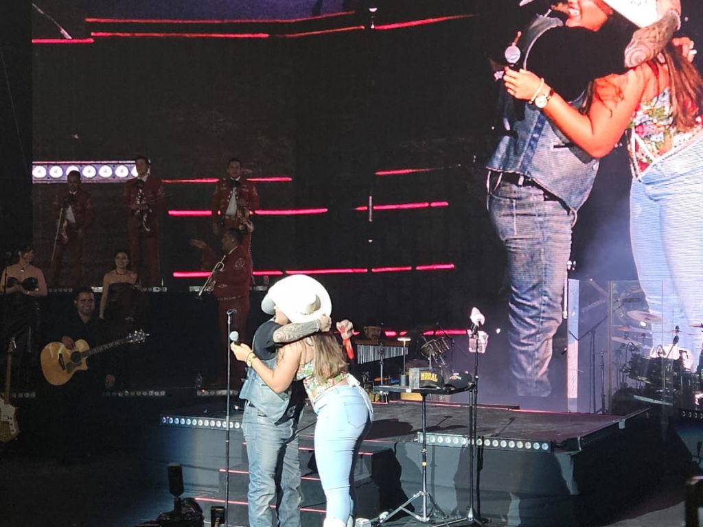 ¡La lluvia no paró la fiesta! Christian Nodal y su Pal Cora Tour cautivan Altos de Chavón