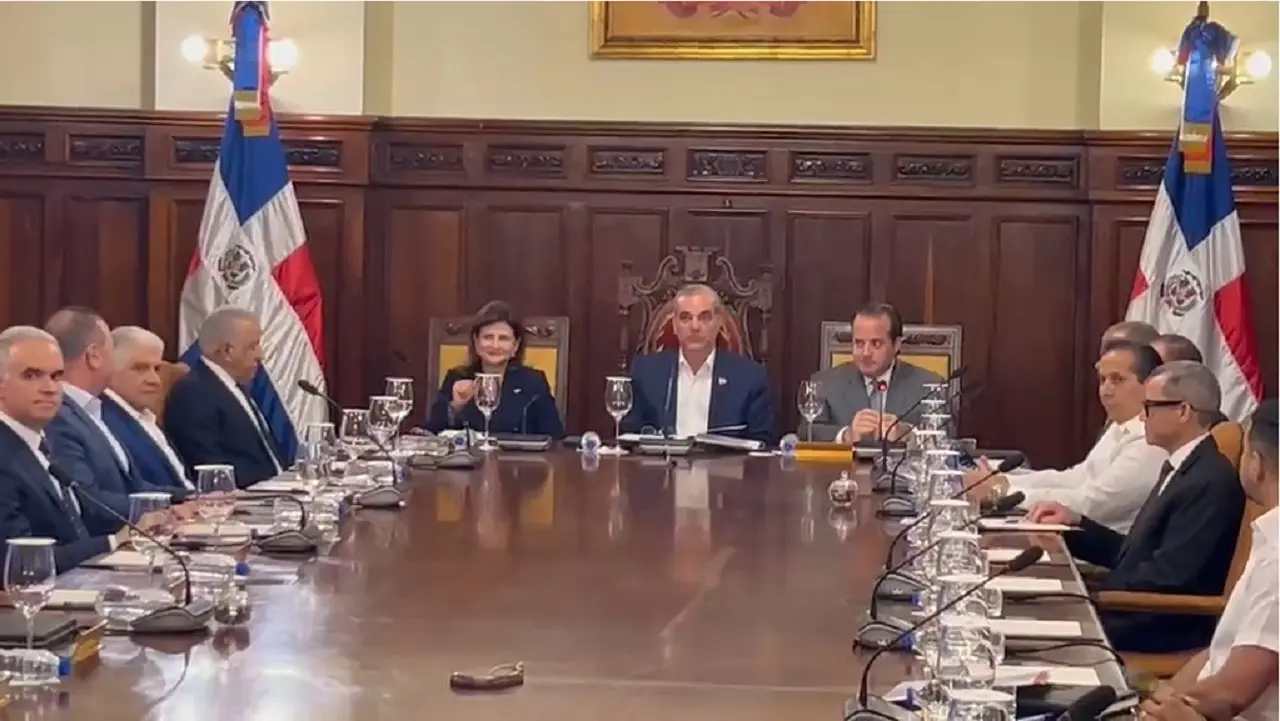 Abinader encabeza Consejo de Gobierno para dar seguimiento a prioridades económicas y sociales