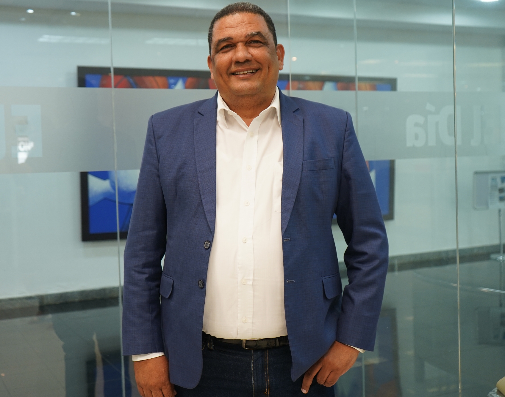 Sin salario ni millones: la apuesta del Frente Amplio para el 2028