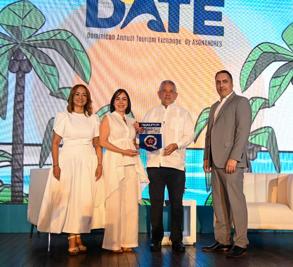 Ministerio de Turismo entrega placas QUALITUR a establecimientos turísticos