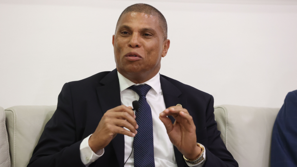 El 40% de las familias de Baní depende de remesas; envíos superan los US$300 millones al año