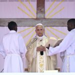 El papa dice que toda forma de opresión, violencia o explotación niega el cristianismo