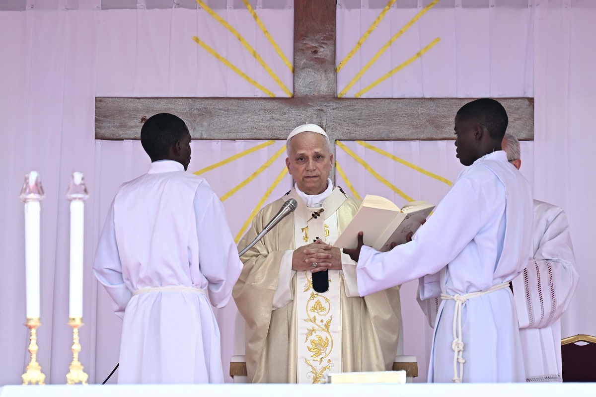 El papa dice que toda forma de opresión, violencia o explotación niega el cristianismo