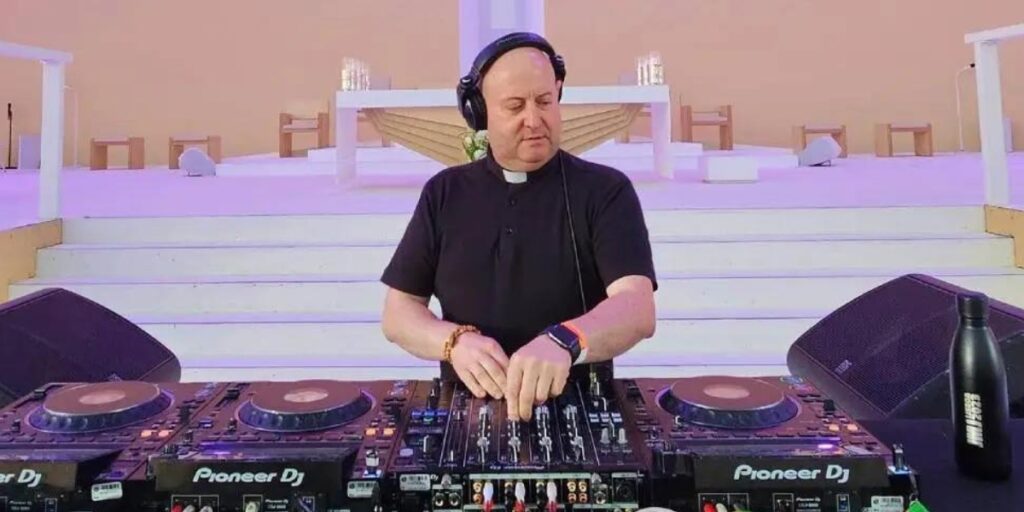 El sacerdote y DJ, Guilherme Peixoto, realiza concierto en homenaje a Papa Francisco
