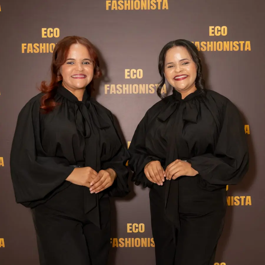 Esther y Eslainy Robles.