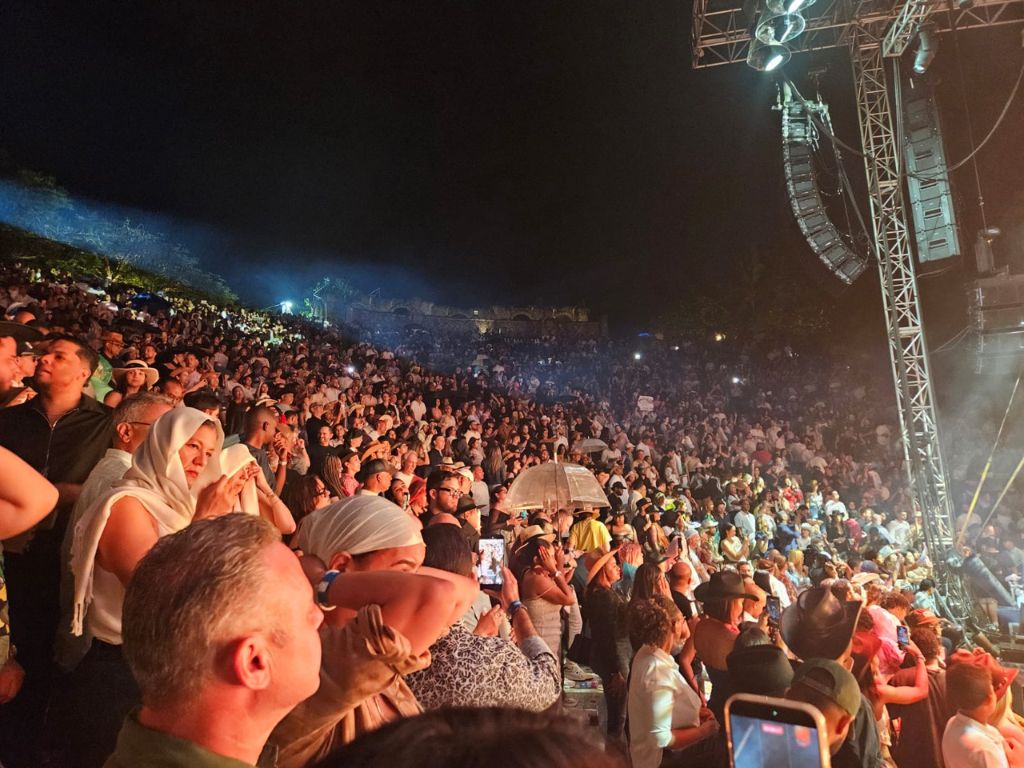 ¡La lluvia no paró la fiesta! Christian Nodal y su Pal Cora Tour cautivan Altos de Chavón