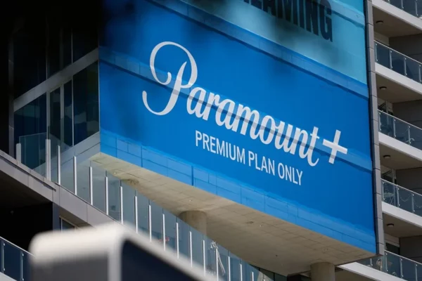 Fotografía de archivo de un anuncio de Paramount+, que está previsto se integre con HBO Max.