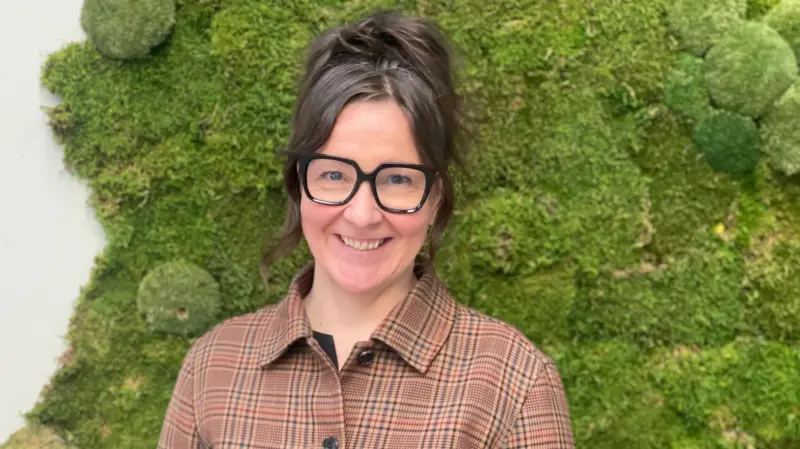 Suecia vuelve al lápiz y papel: por qué reduce el uso de tecnología en las aulas pese a su liderazgo digital