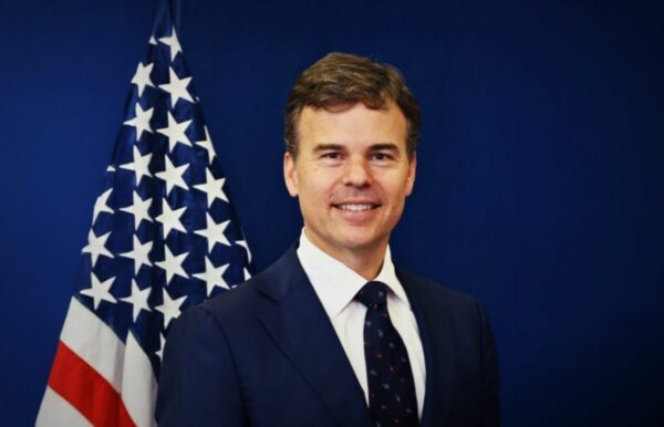 El encargado de negocios de EE.UU. en Caracas, John Barrett