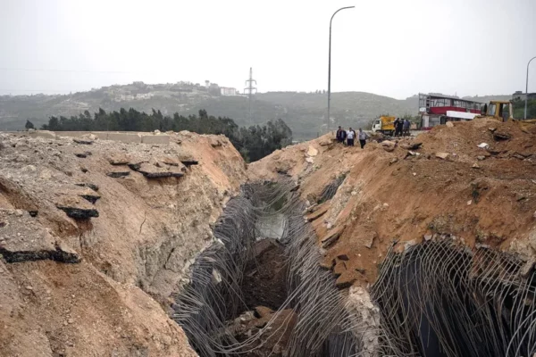 Los bombardeos de los puentes han dificultado el acceso de ciudadanos a sus casas