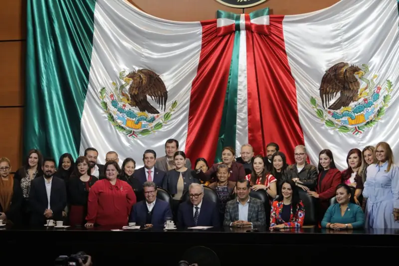 Quién es Rubén Rocha, el gobernador de Sinaloa e histórico aliado de AMLO al que EEUU acusa de colaborar con "Los Chapitos"