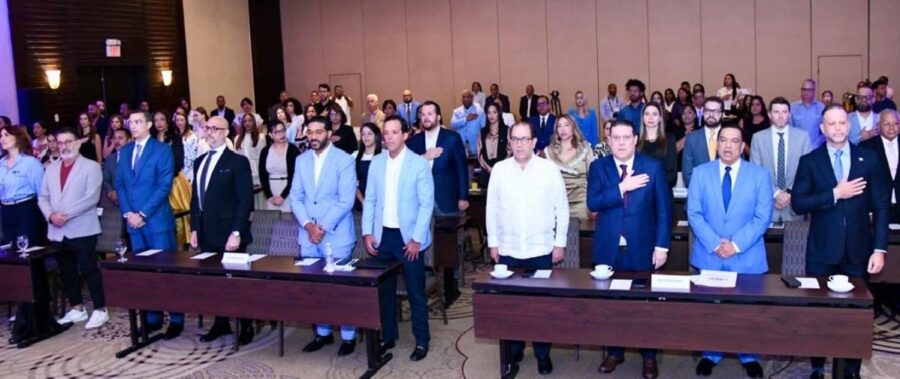 Onda-Personalidades asistentes al lanzamiento del concurso sobre derecho de autor en los deportes.