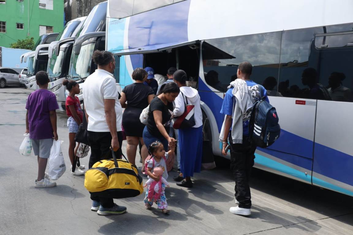 Flujo de pasajeros por Semana Santa es lento; choferes esperan aumento en la tarde