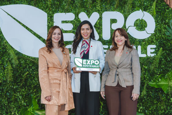 Pilar Haché, Carolina Lantigua y Tammy Vásquez de Claro Dominicana