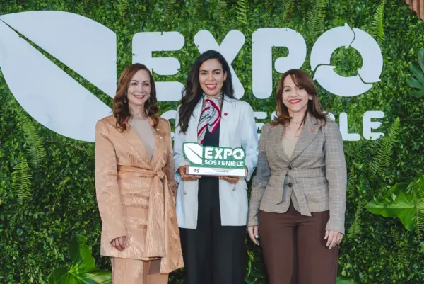 Pilar Haché, Carolina Lantigua y Tammy Vásquez de Claro Dominicana