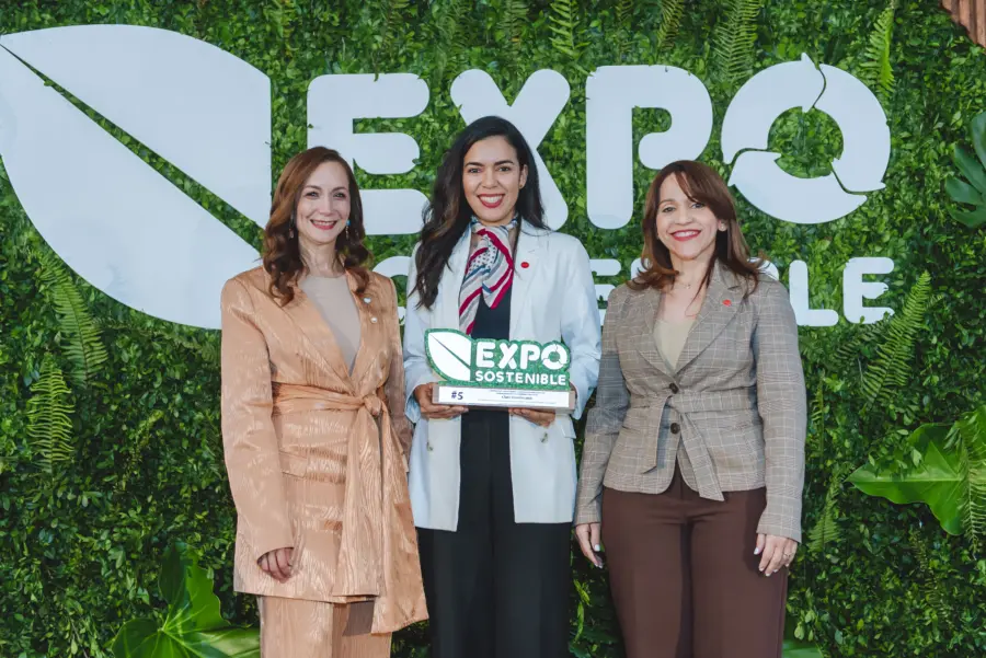 Pilar Haché, Carolina Lantigua y Tammy Vásquez de Claro Dominicana