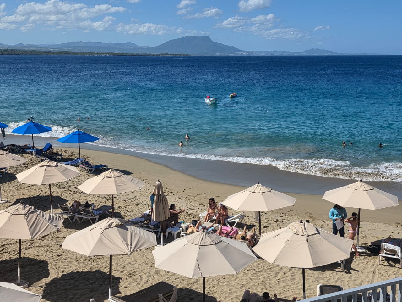 Se mantiene restricción uso de playas en Puerto Plata