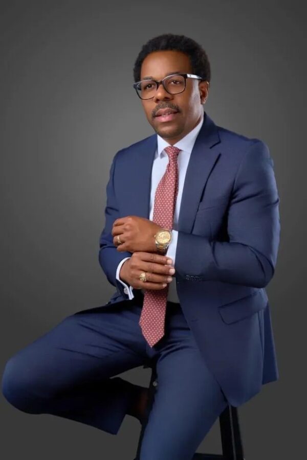 Rafael Linares, abogado