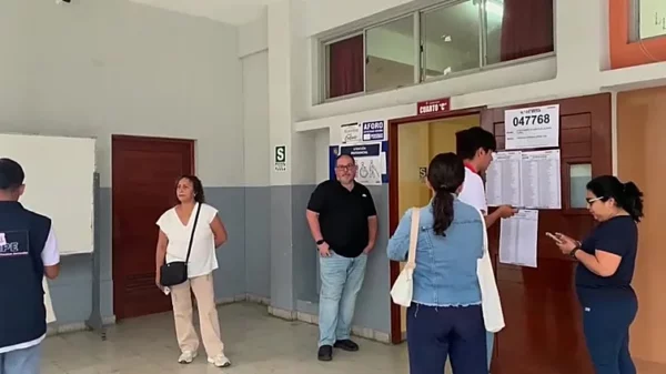 VIDEO-retrasos-abrir-grandes-centros–758×424