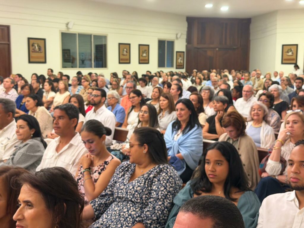 La luz vence la oscuridad en Vigilia Pascual presidida por el Nuncio Apostólico en Santo Domingo