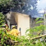 Explosión de teléfono celular causa incendio de vivienda en Villa Montellano