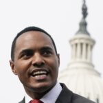 Congresista Ritchie Torres rechaza plan de Trump de eliminar ciudadanía por nacimiento en EE. UU