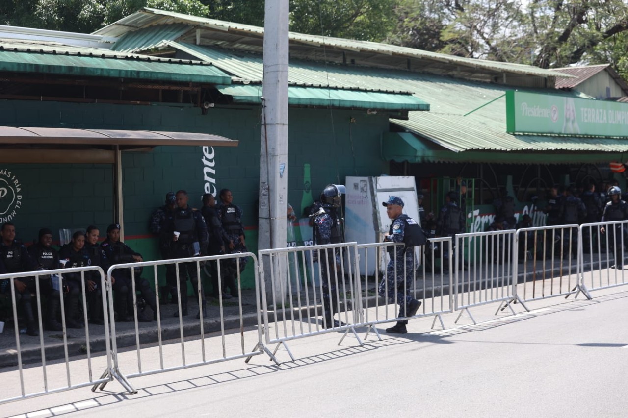 Fuerte despliegue policial en la Máximo Gómez por desalojo en plaza comercial Teleofertas