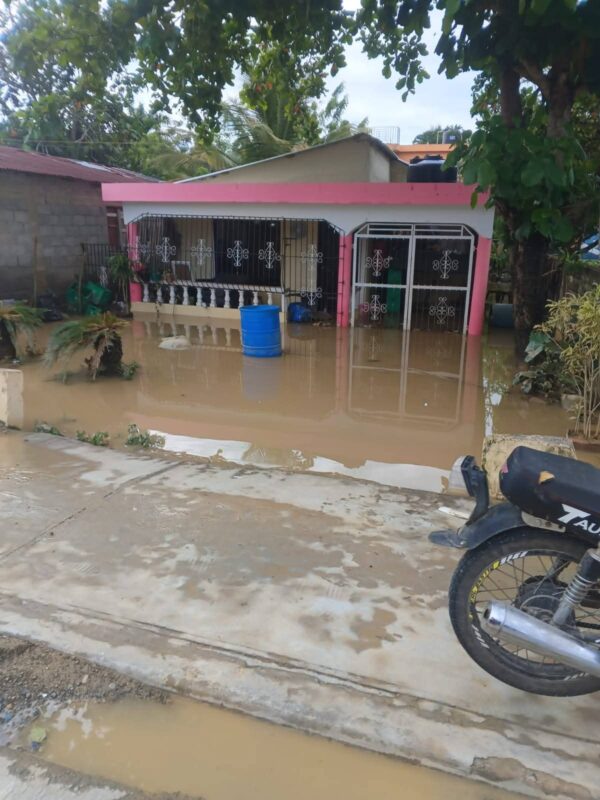 Al menos 180 viviendas resultaron inundadas en Puerto Plata, una de las zonas más afectadas por las lluvias de las últimas horas.