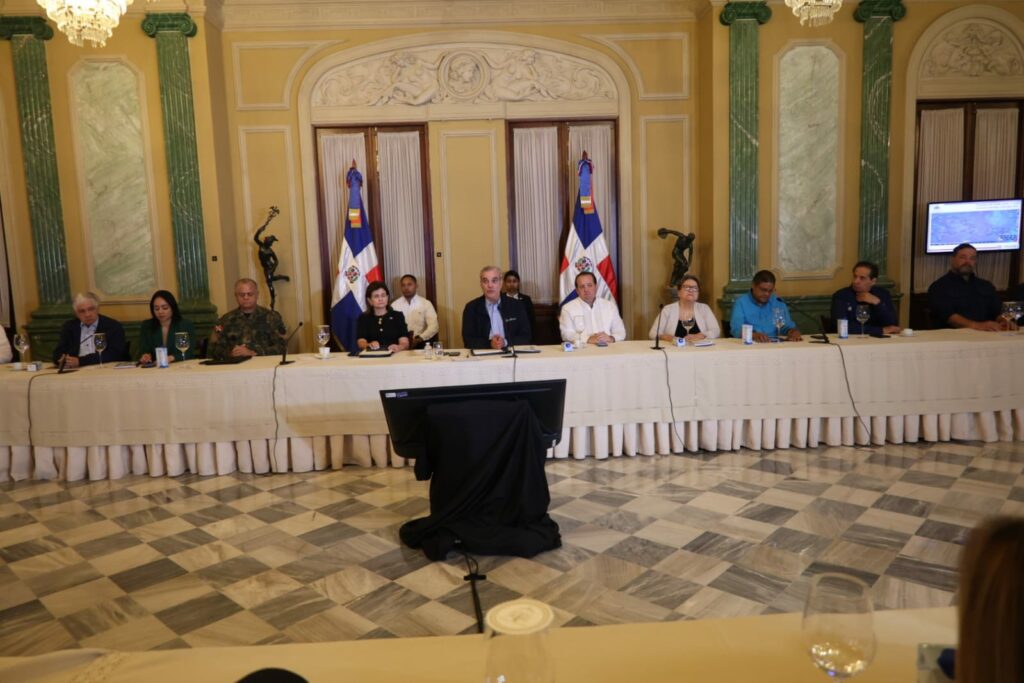 Gobierno refuerza medidas ante lluvias; Abinader asegura la prioridad es salvar vidas