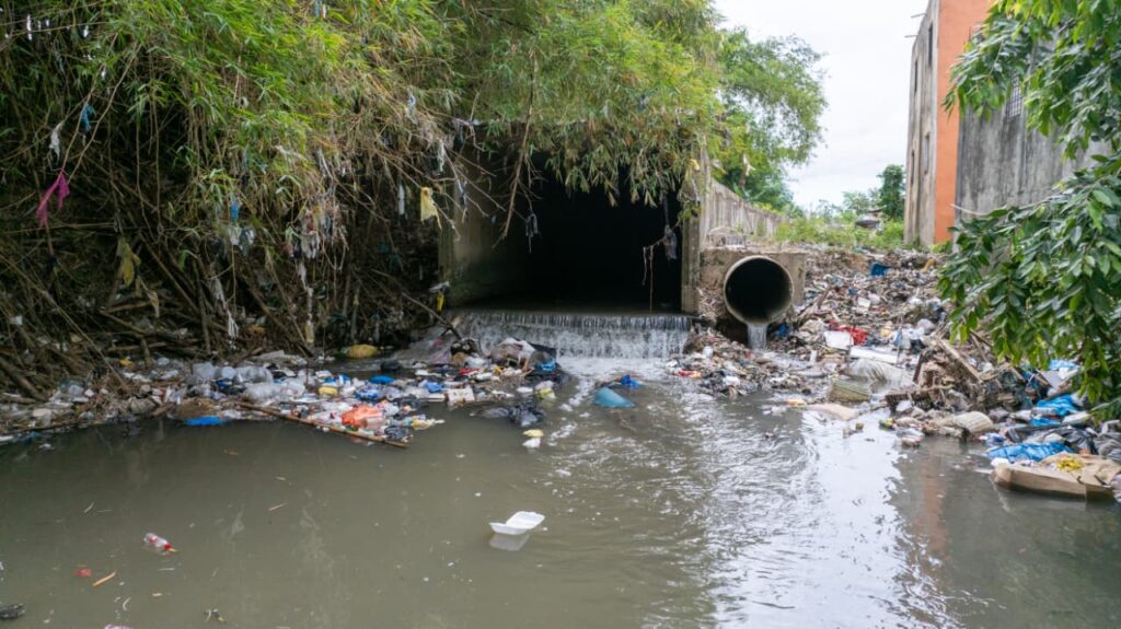 Vivir al margen de cañadas: parte de la realidad habitacional en República Dominicana