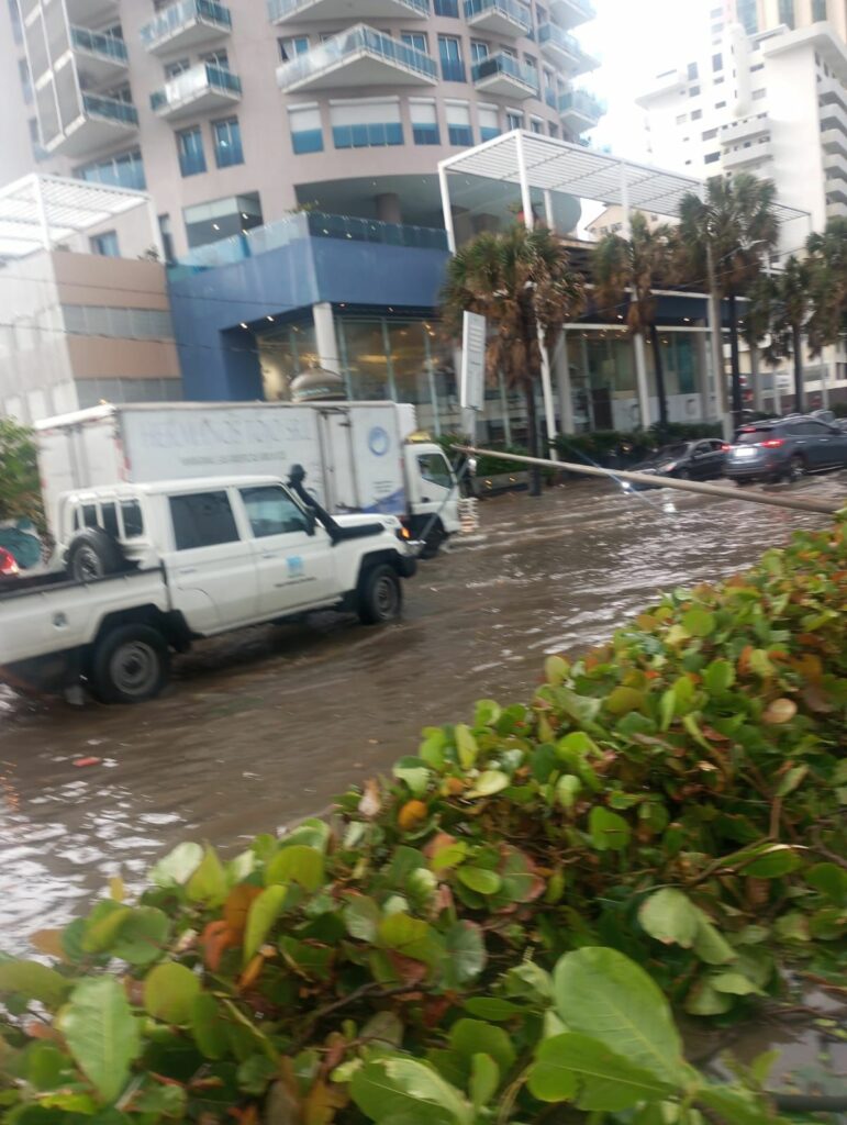 ¿Qué está provocando las lluvias extremas, el granizo y los vientos en República Dominicana?