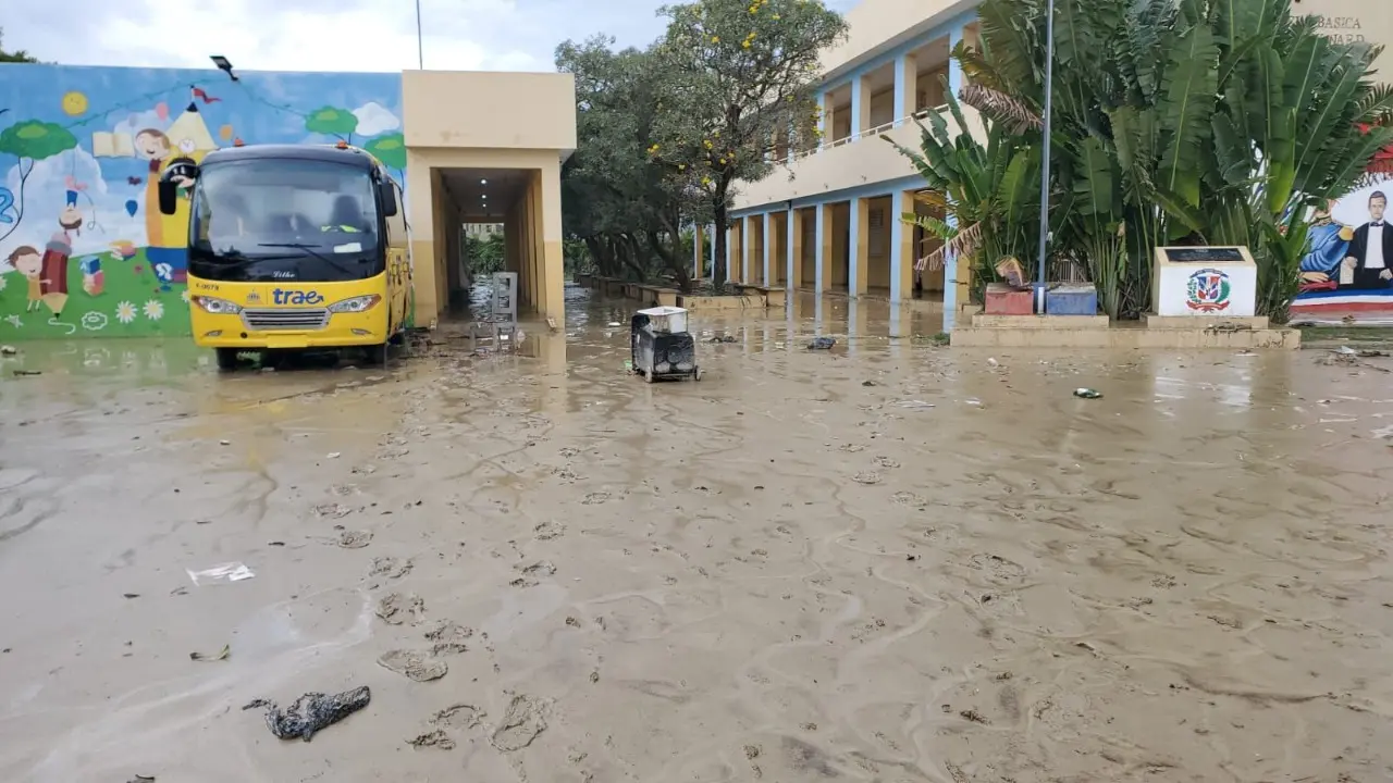 Siete centros educativos resultan afectados por las lluvias en Puerto Plata; disponen intervención