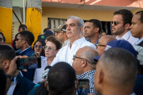 Presidente Luis Abinader Los Platanitos