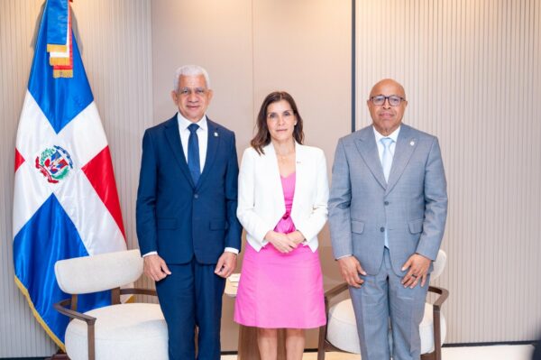 Embajadora de Estados Unidos, Leah Campos