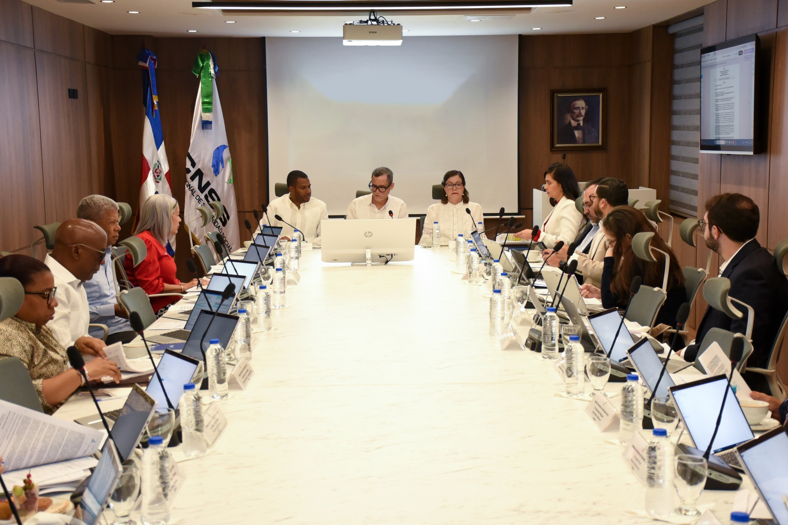 Gobierno revisará cobertura de medicamentos y servicios de salud