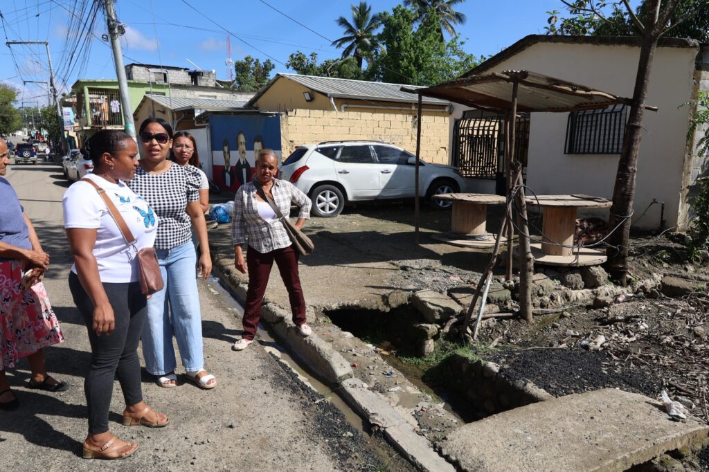 Denuncian precariedades en centro educativo y exigen terminación de liceo en construcción