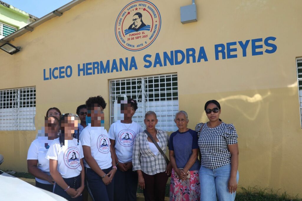 Denuncian precariedades en centro educativo y exigen terminación de liceo en construcción