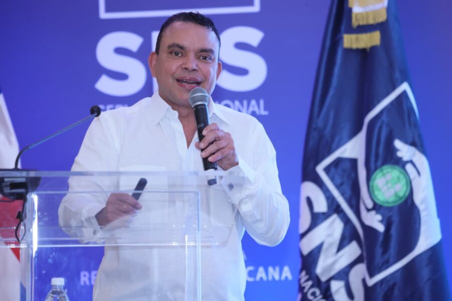 Julio Landrón durante el encuentro celebrado en el Hotel Crow Plaza, salón Las Américas