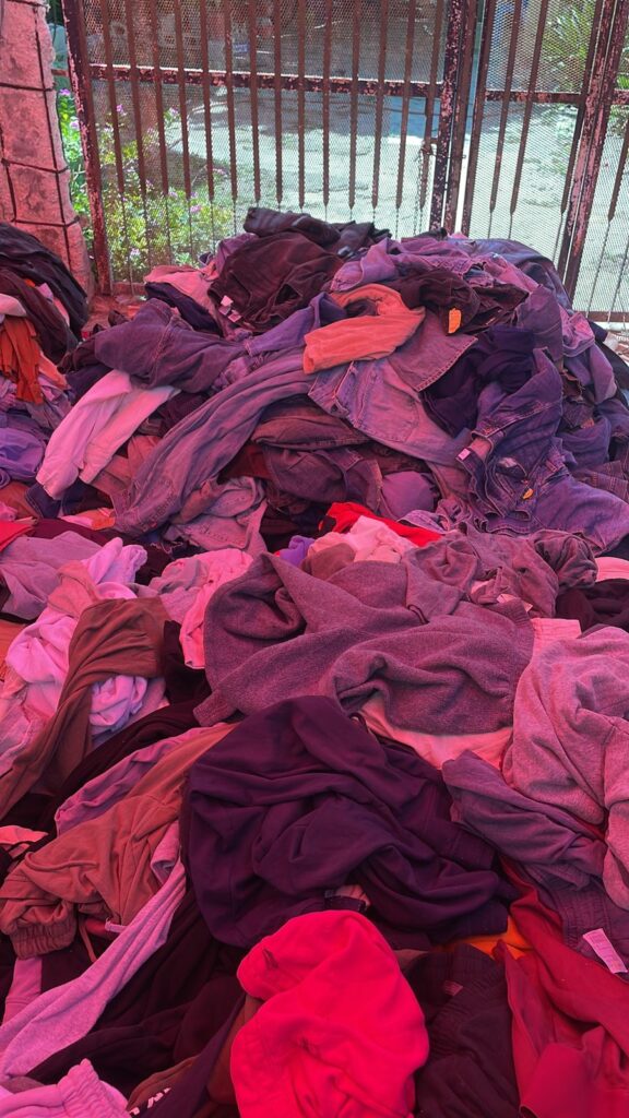 Ropa buena, bonita y barata: el atractivo de la paca en tiempos de crisis