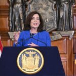 Gobernadora NY: Si existe "causa probable" una persona haya cometido un delito grave o violento, el NYPD colabore con ICE