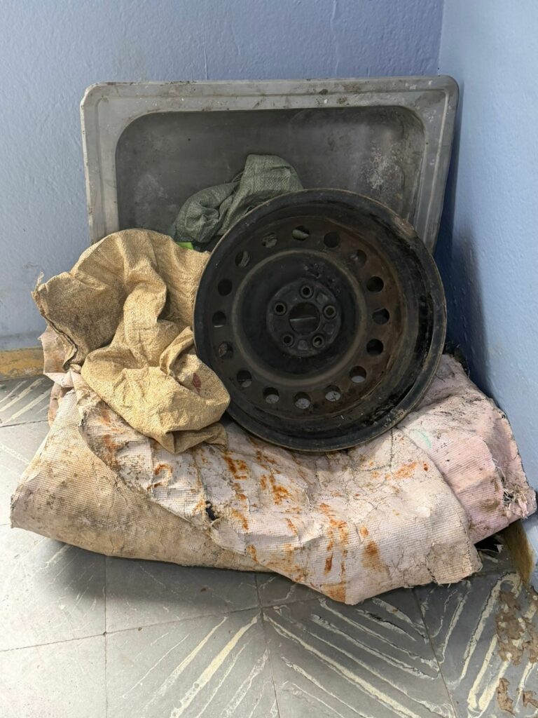 Allanan metalera y apresan a dos hombres en San Juan de la Maguana