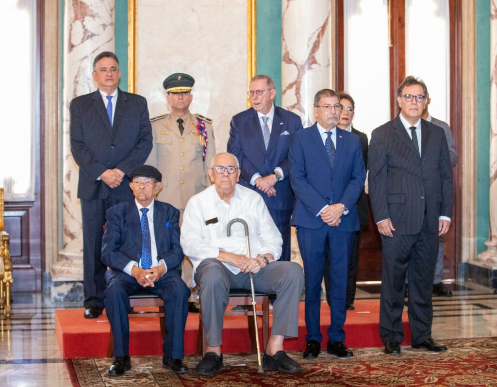 Presidente Abinader juramenta comisión para la puesta en funcionamiento del Museo Histórico de la Gesta de Abril