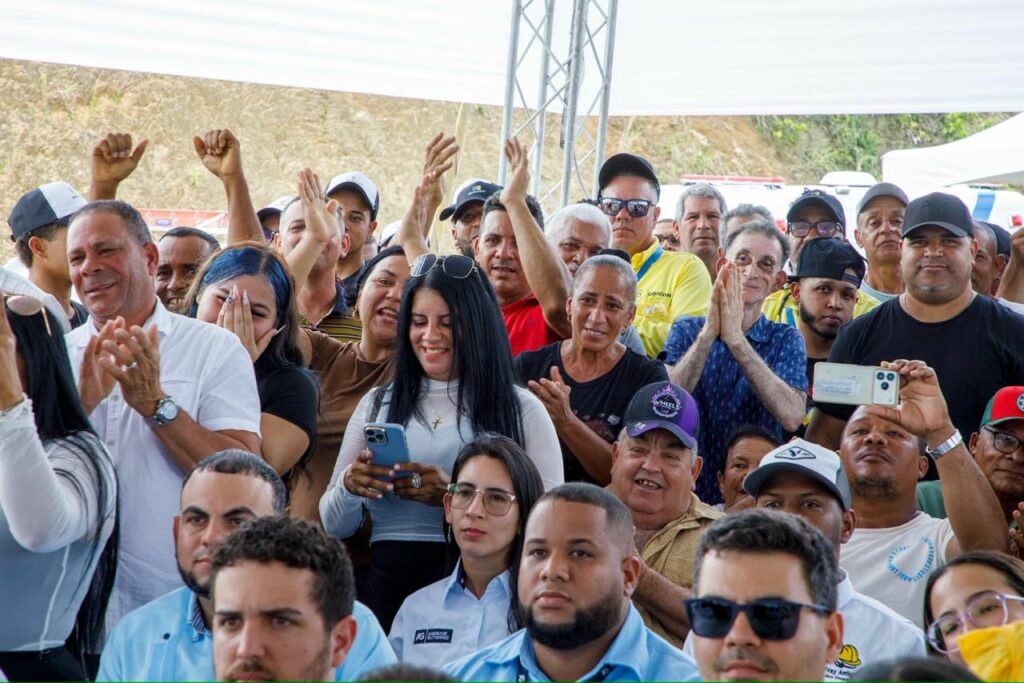 Abinader inaugura carretera Tavera–Jarabacoa y amplía red vial en La Vega