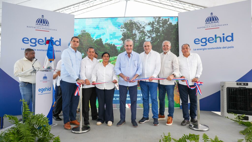 Abinader inaugura carretera Mata Bonita–Los Memisos de 13.8 kilómetros en Las Gordas, Nagua
