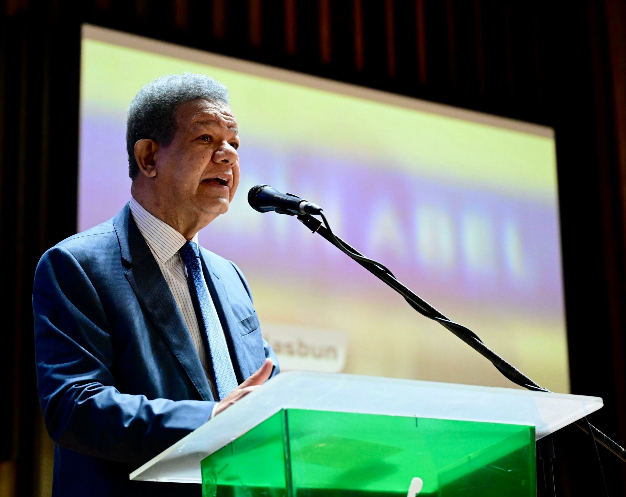 “Jamás se nos ocurriría la fusión de los Ministerios de Educación”: Leonel rechaza fusión MESCyT- MINERD