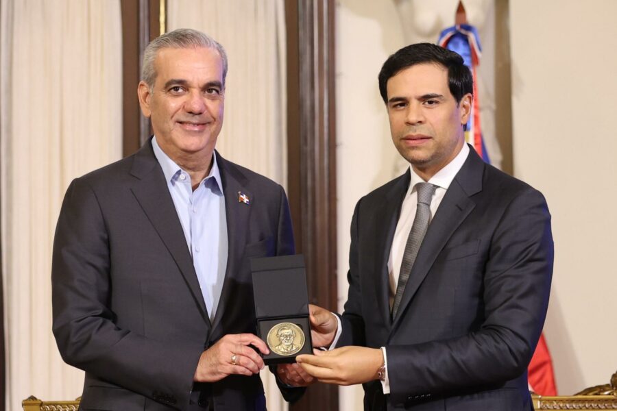 Presidente Luis Abinader condecoración